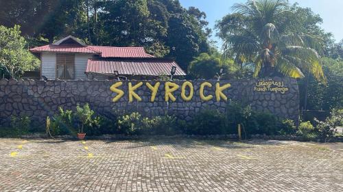Jeram Takar House | SKYROCK VILLA SG LEMBING