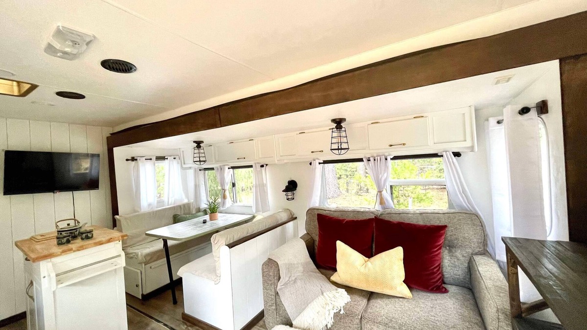 Grass Valley House | SkyView Camper unwind in a natural setting minutes from downtown NC and the Yuba