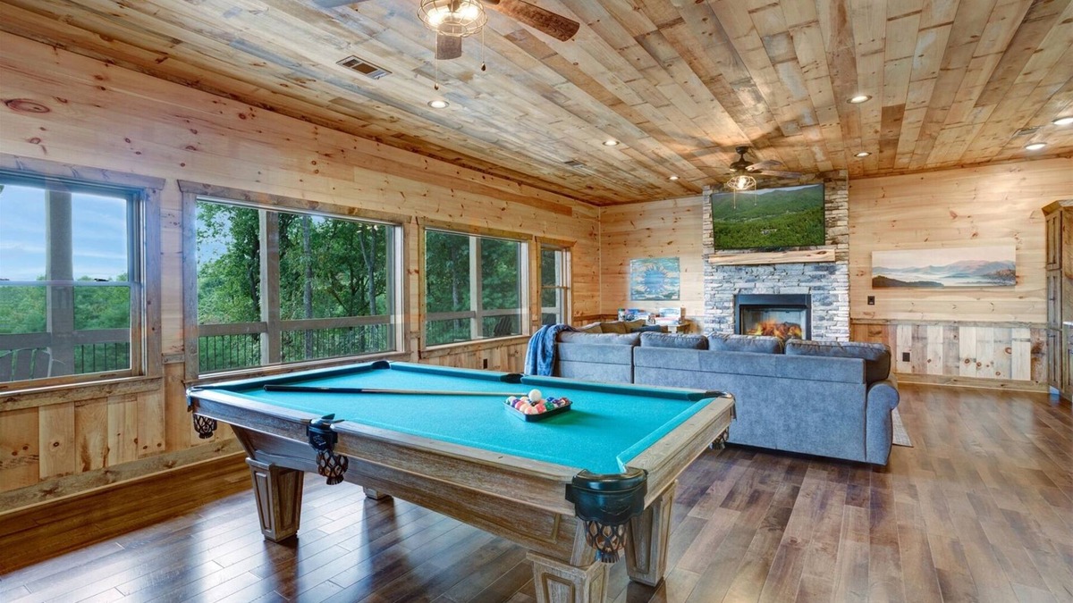 Aska Cabin | Skyview - Sensational Vacation Destination, Panoramic Mtn Views, Hot Tub