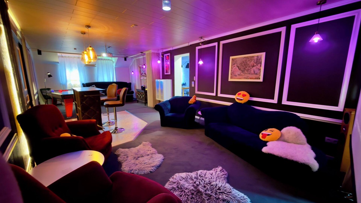 Bad Ems House | Skyview | Whirlpool-Sauna-Billiard-Airhockey-Beamer-WeberBBQ