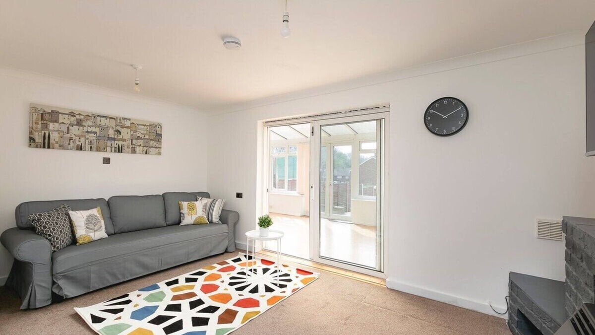 Stevenage House | Skyvillion - Spacious 3Bed House w/Garden+Parking