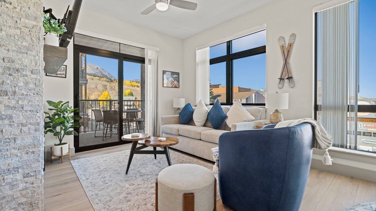 Silverthorne Condo | Skywalk Flats Mountainview Condo: Downtown, Rooftop Deck