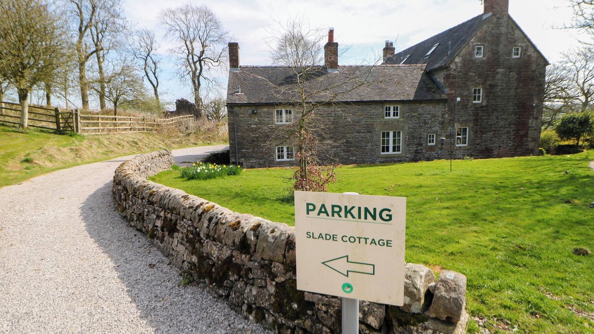Cauldon Low Cottage | SLADE COTTAGE, pet friendly, with open fire in Ilam, Staffordshire