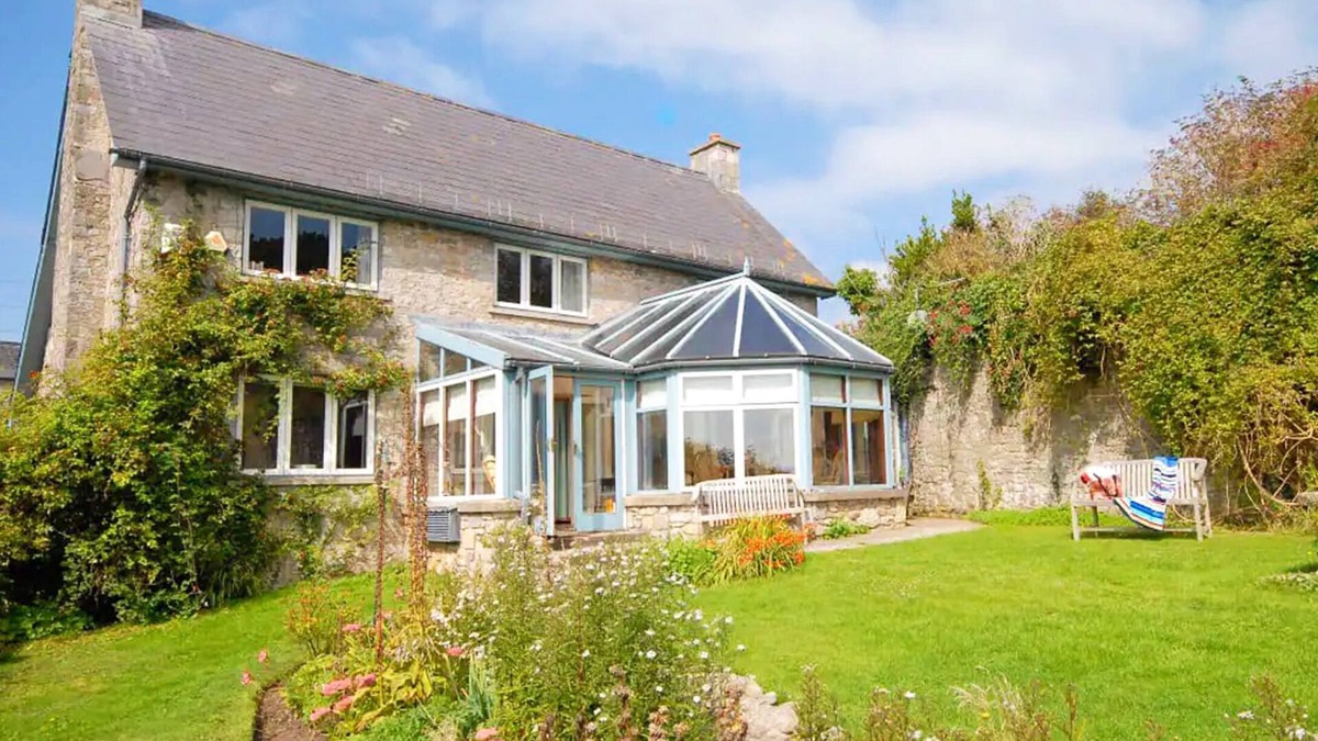 Southerndown Cottage | SLADE COTTAGE, pet friendly, with a garden in St Brides Major