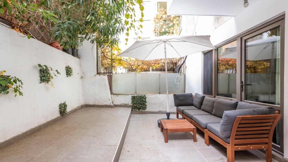 Macka Apartment | Sleek and Central Flat with Backyard in Besiktas