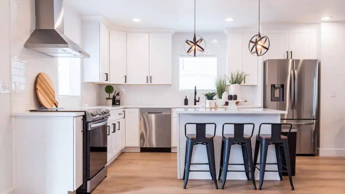 South Salt Lake House | Sleek and Modern Home - New Remodel - 2 Car Garage