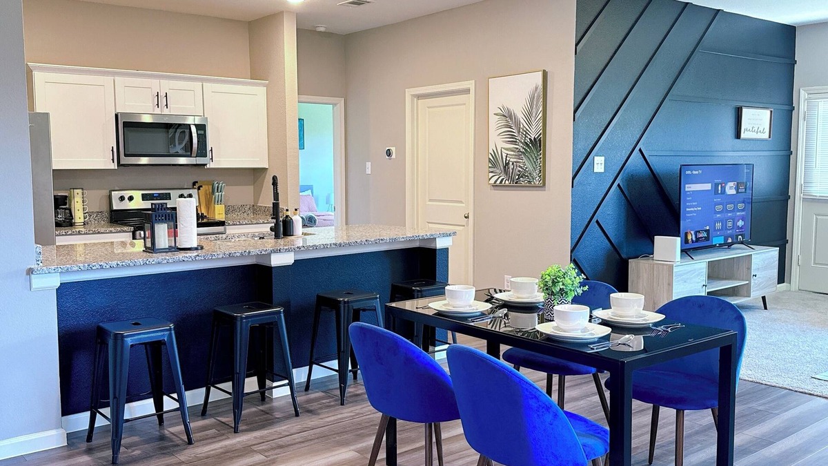 Crowley House | Sleek and Modern home. Perfect for extended stay. Pets friendly