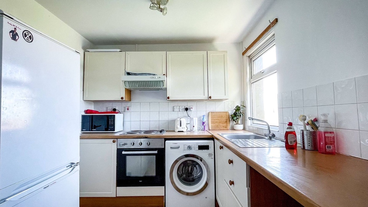 Filton Apartment | Sleek Bristol Getaway on Gloucester Rd