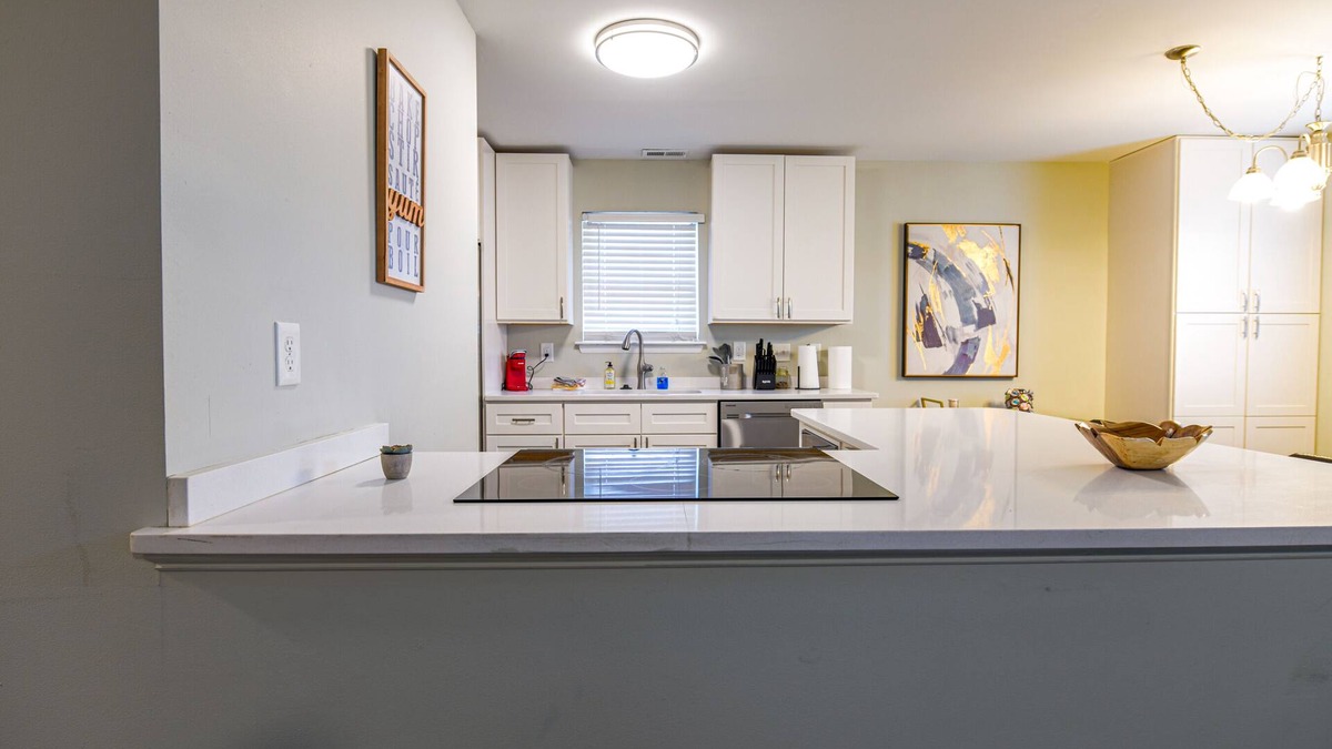 Villa Heights House | *Sleek Bungalow Near Noda* - Walk to Optimist Hall