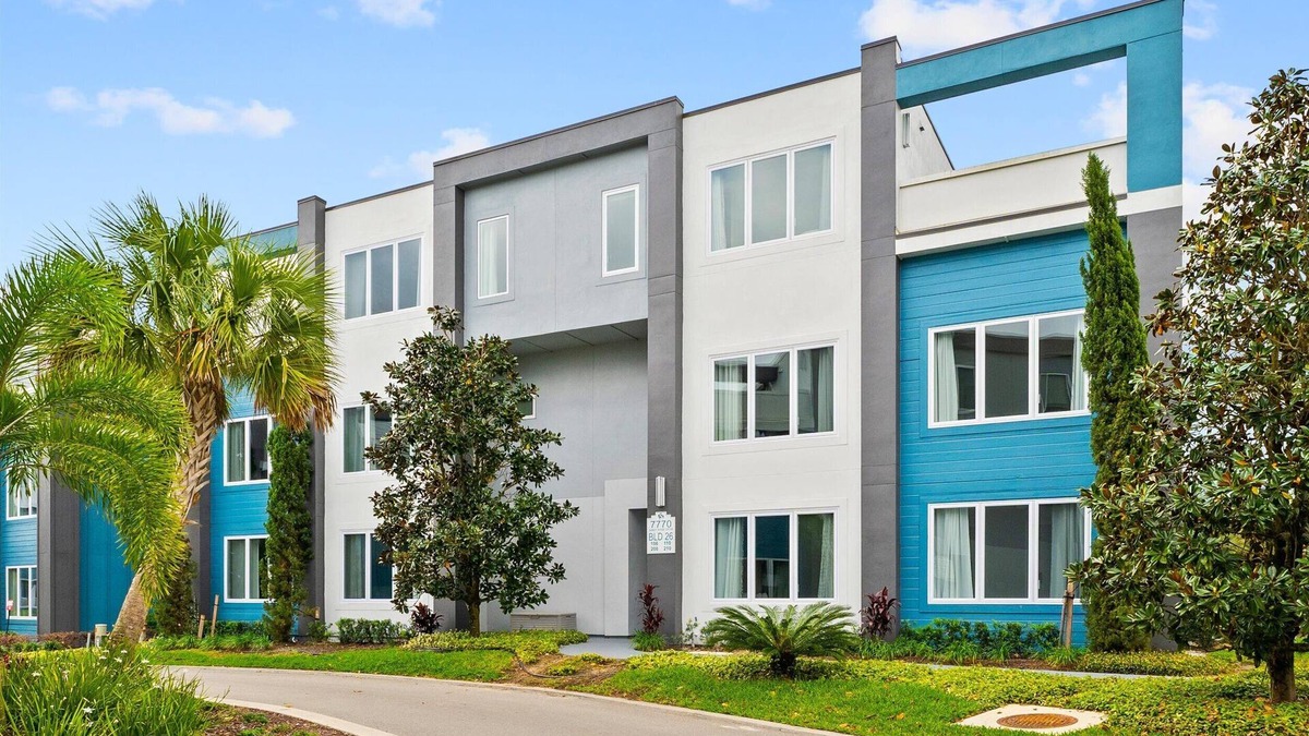 Historic Downtown Kissimmee Condo | Sleek Condo with Pool Table near Disney with Resort & Waterpark Access - B26-208