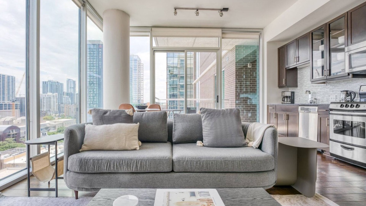 Waller Creek District Apartment | Sleek Downtown Austin 1BR w/Gym, Pool & W/D, nr Rainey St, by Blueground