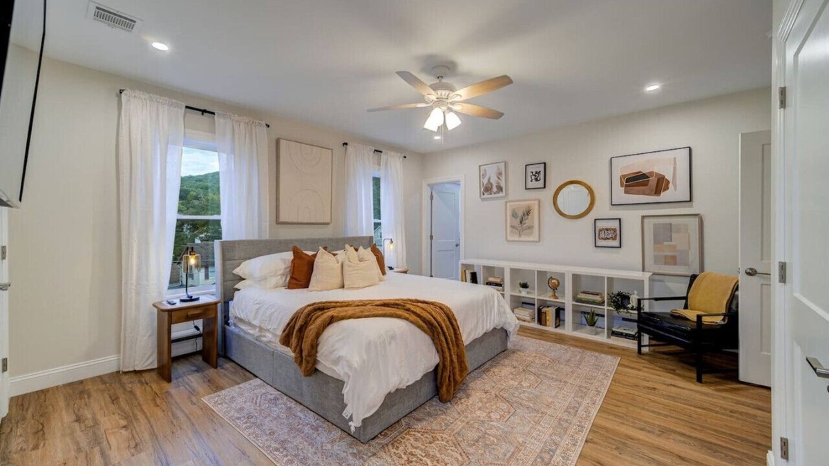 Highland Falls House | Sleek Escape: Modern 3 BR- 4 Min from West Point !