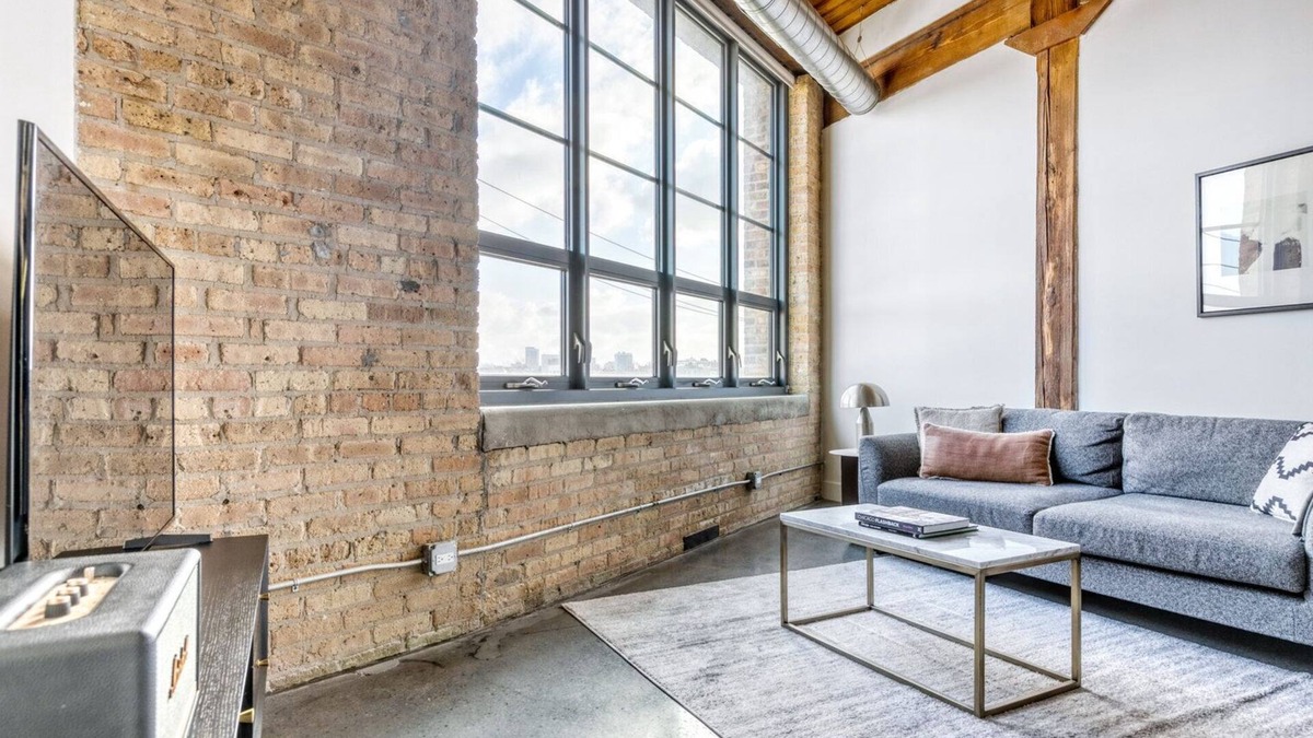 Sheffield Neighbors Apartment | Sleek Lincoln Park 1BR w/Lounge, Roof & Gym, near DePaul, by Blueground