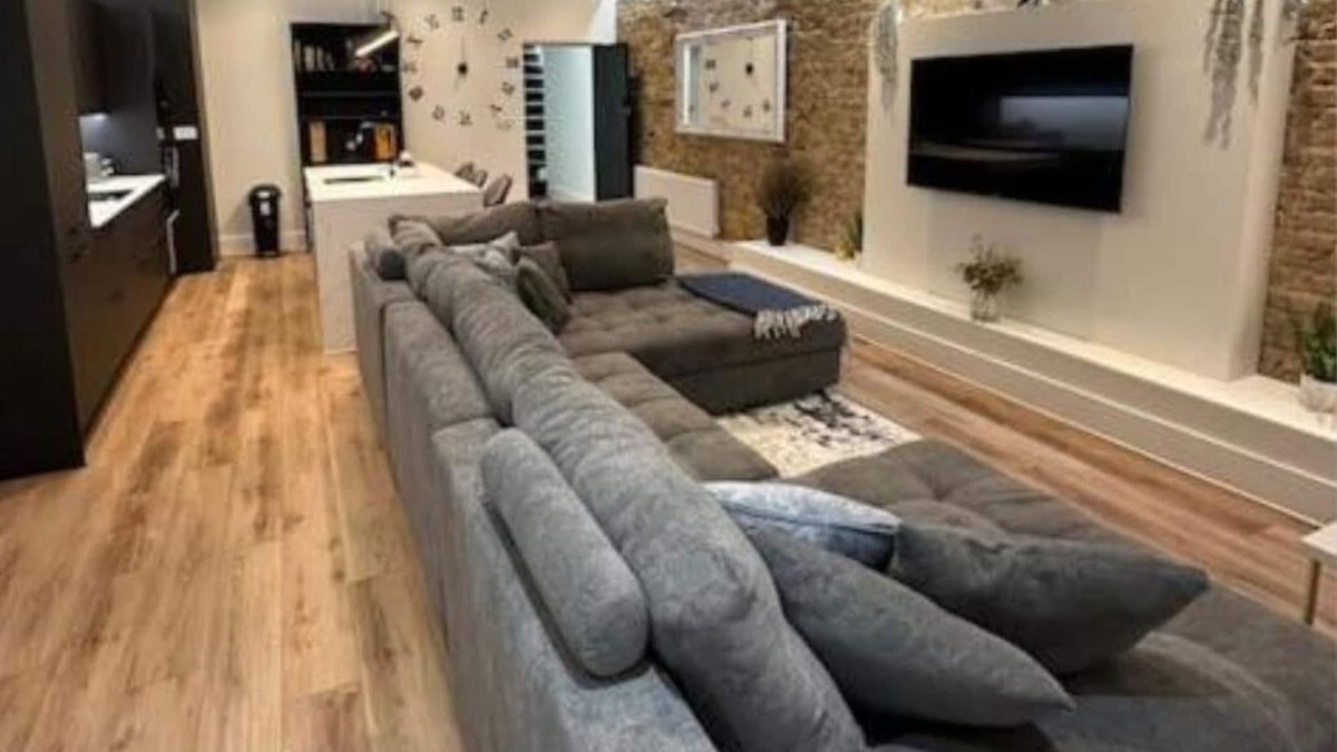 Westcliff-on-Sea Apartment | Sleek & Modern 2BR w/WiFi & Netflix - City Centre Nr Cliffs Pavillion