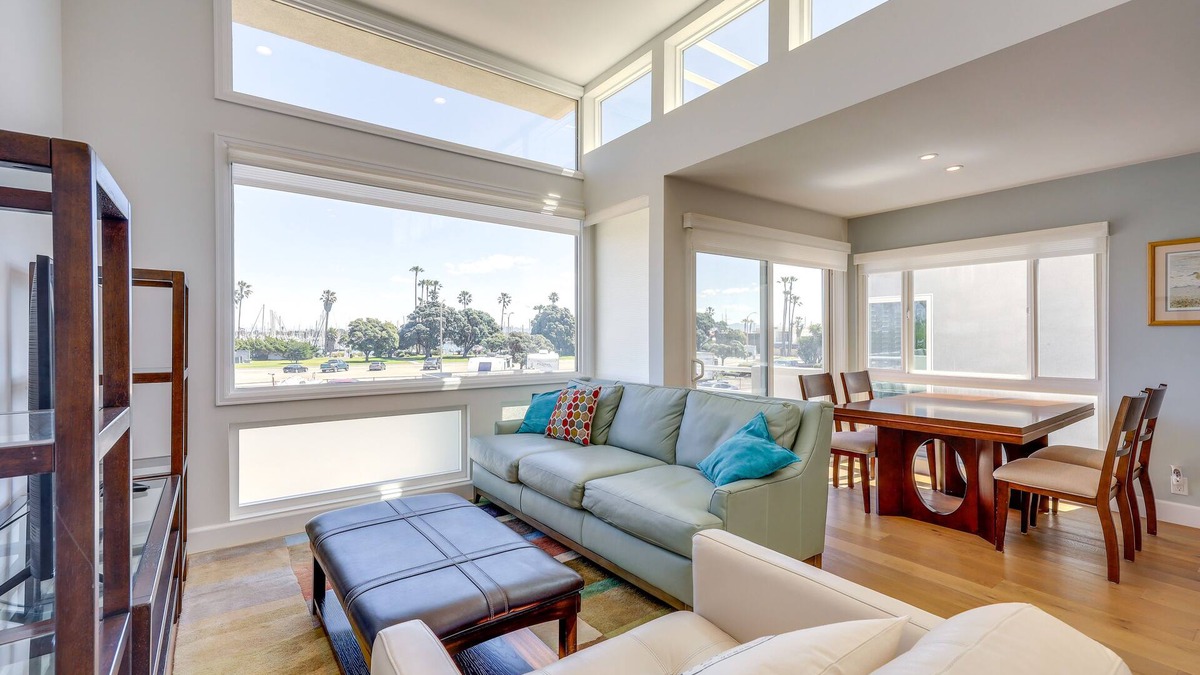 Hollywood House | Sleek Oxnard Townhouse w/Balconies: Walk to Beach