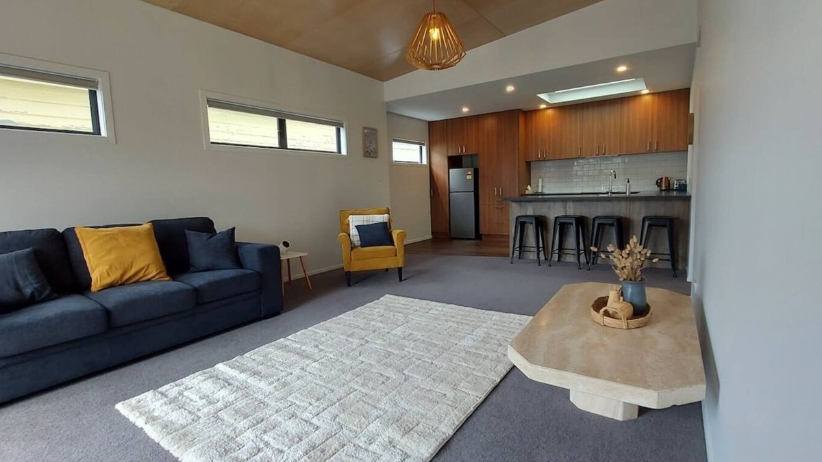 Saint Kilda House | Sleek Suite by the Sand (2-bedroom)
