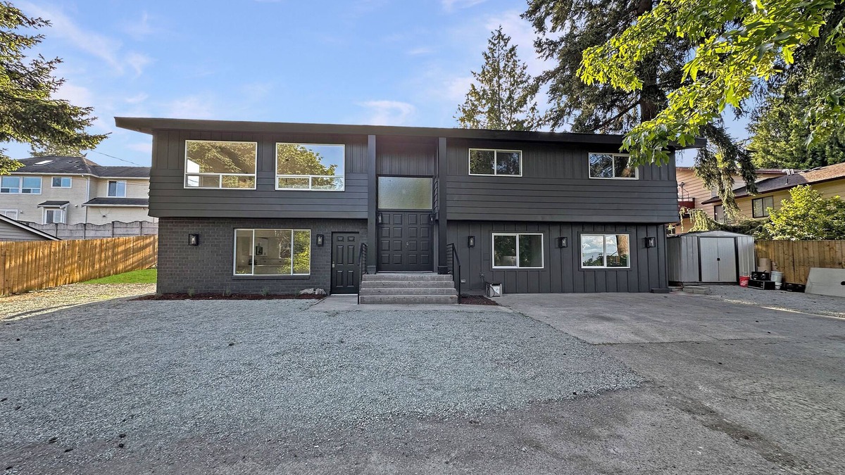 SeaTac House | Sleep 17, 8 room, 4 bath, 2 units Seatac no fly zone WiFi, AC