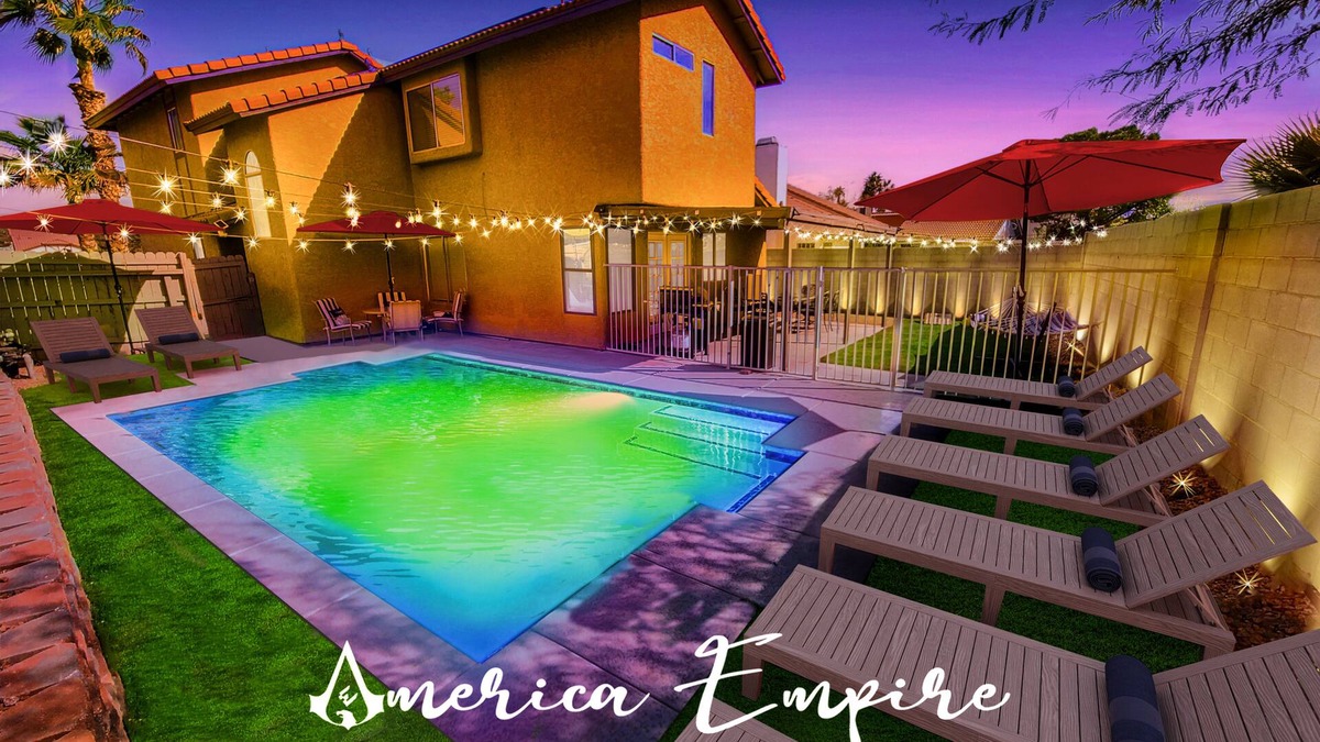 Sunrise Manor House | Sleep 24 Luxury Villa FREE Heated Pool & Game Roomn