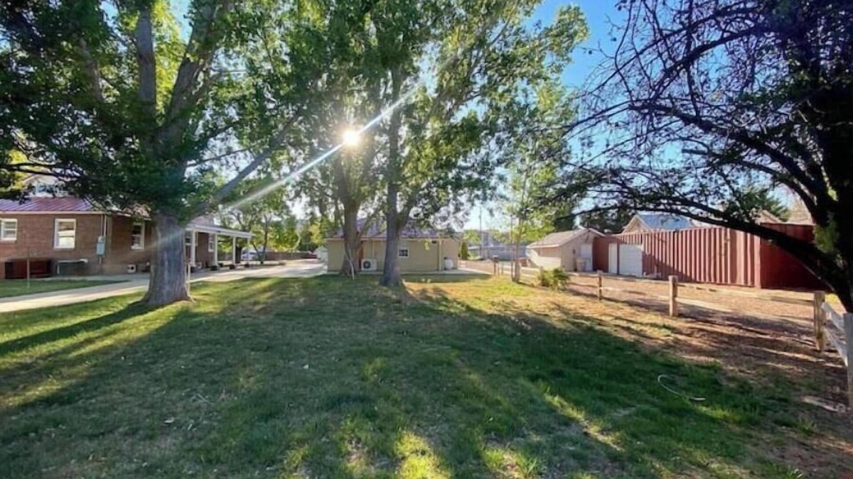 Kanab House | sleep 25+/Family Reunion/3homes+yard+gym+sauna+walk to: hiking/restaurants/shops