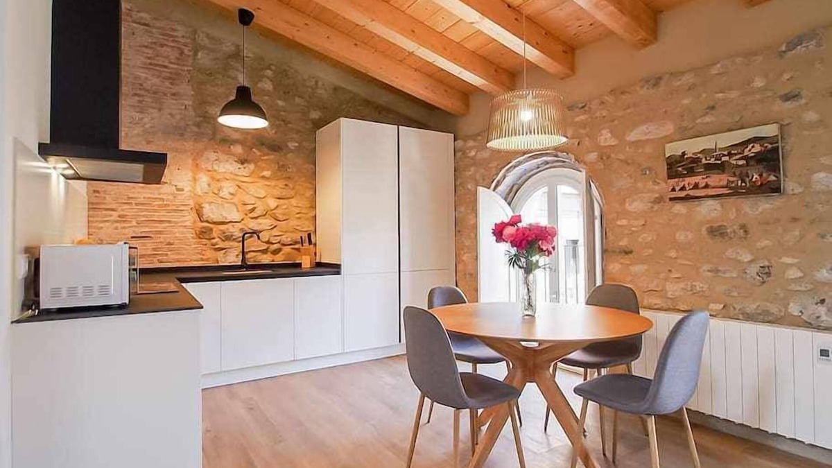 Besalu Apartment | Sleep and Stay Besalú Iglesia Atico with terrace