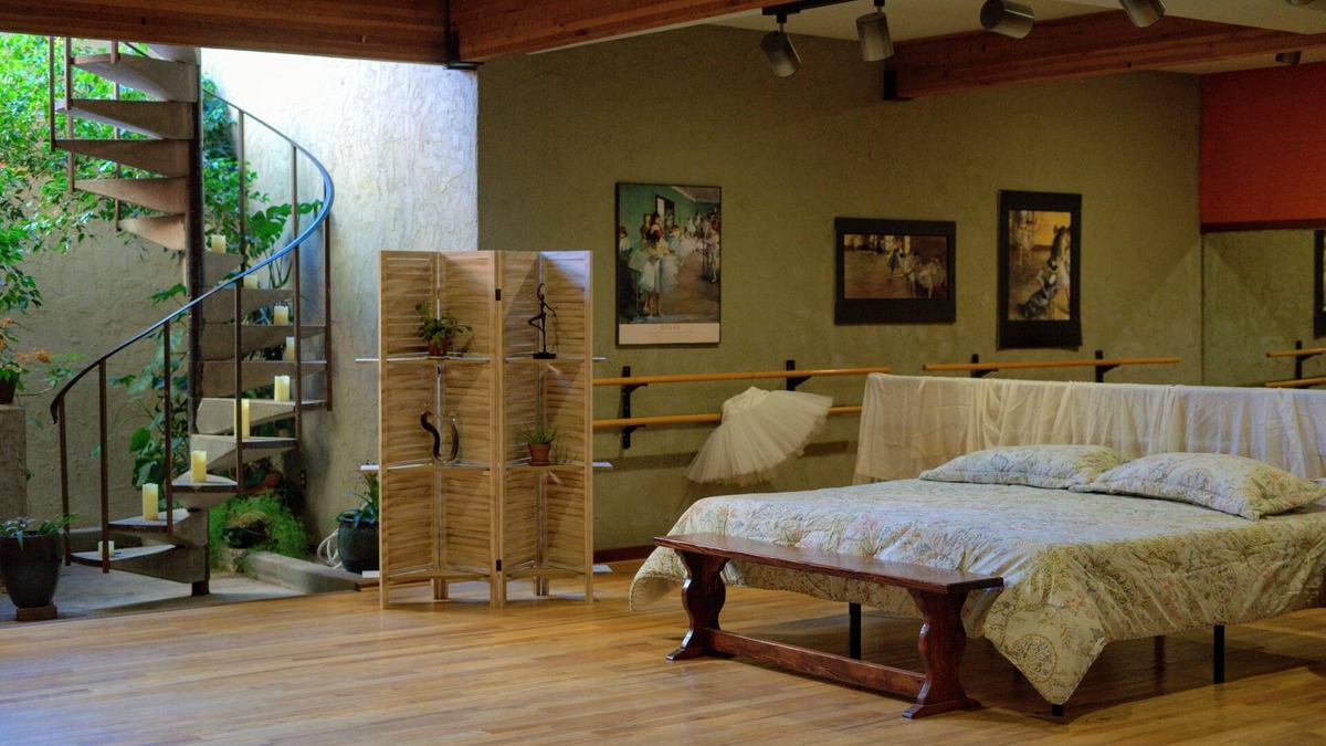 Page Apartment | Sleep, Dance, Relax, Enjoy Unique Studio