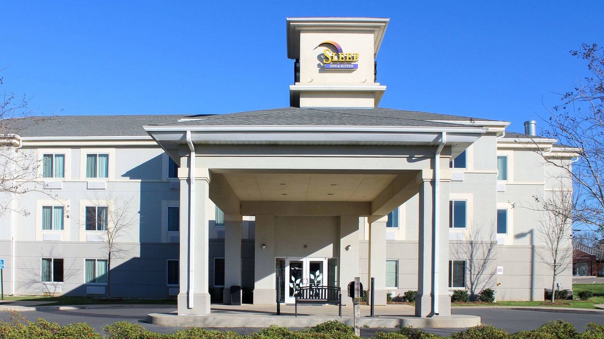 Evergreen Hotel | Sleep Inn & Suites near Liberty Place I-65