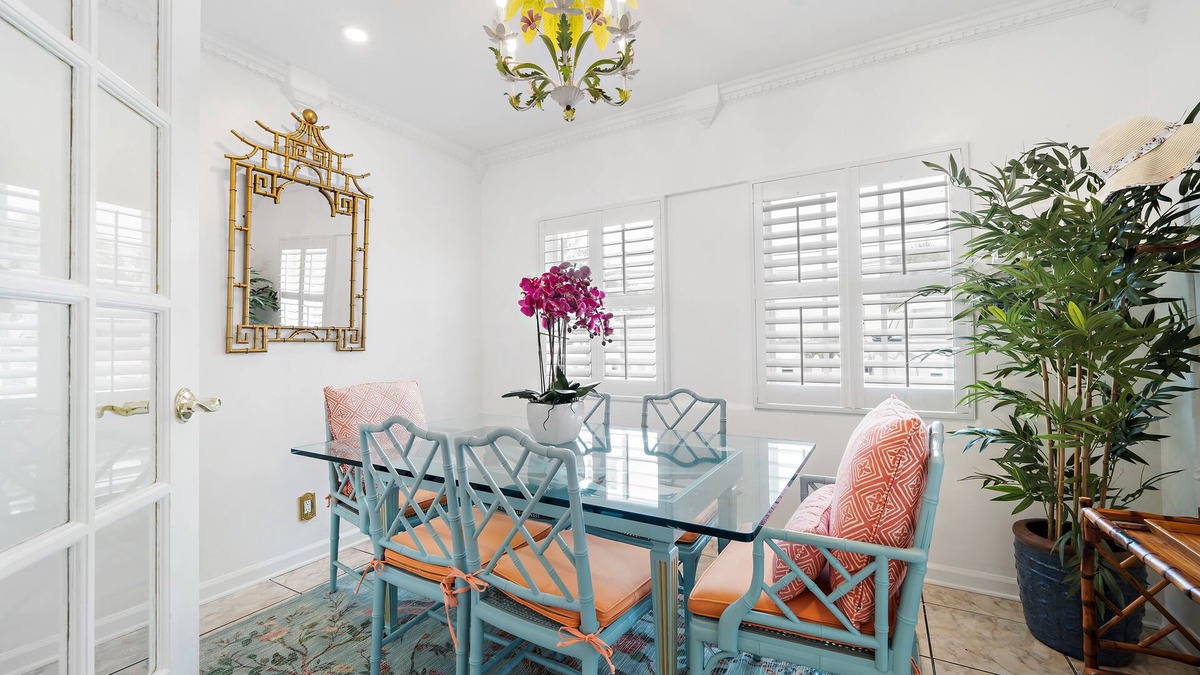 West Palm Beach Apartment | "Sleep with the alligators" at this alligator themed 3/1 in West Palm Beach!n