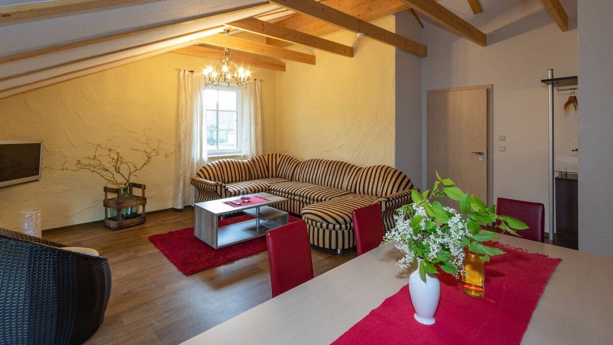 Burg Apartment | Sleeping in the wine barrel 1, bedroom, living room/kitchenette, shower/WC - Fruit dreams Sleeping