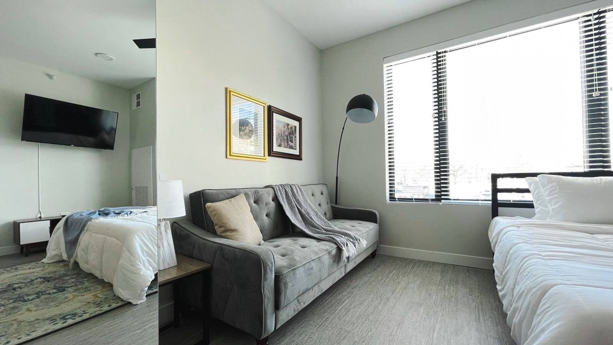 Des Moines Apartment | Sleepover: Cityscape Studio and Gym - Des Moines