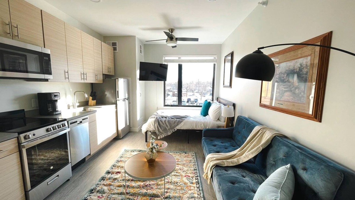 Des Moines Apartment | Sleepover: Impressive Studio and Gym - Des Moinesn