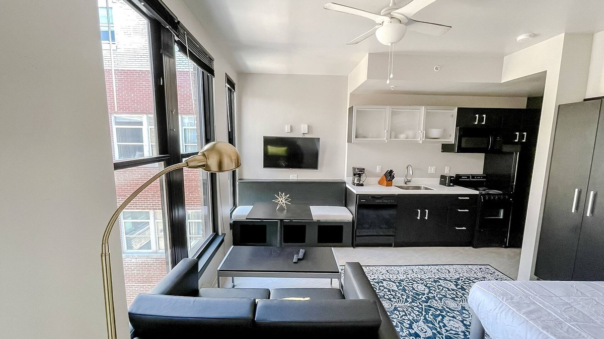 Springfield Apartment | Sleepover: Rare Studio - Downtown Springfield