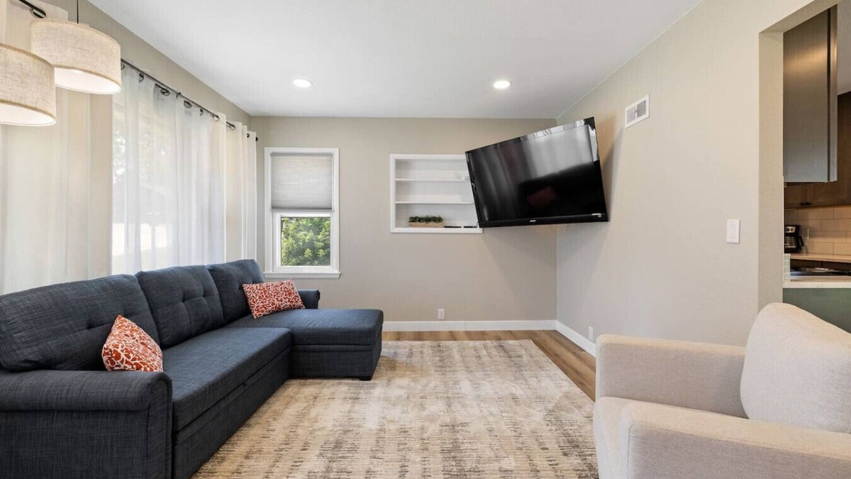 Sturgis House | Sleeps 10, Available Garage!