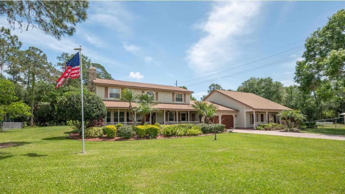 Westchase House | Sleeps 10 / pet friendly/pool/plus game room