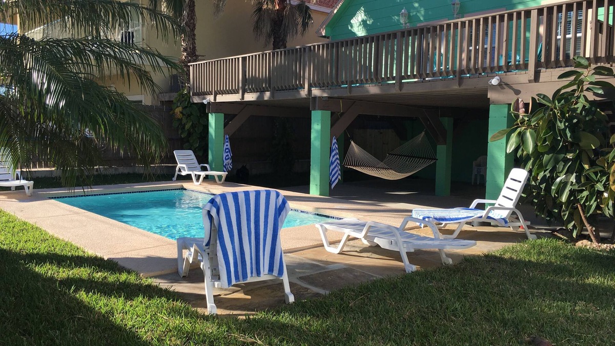 South Padre Island House | Sleeps 10- Walk to Beach & Private Pool!
