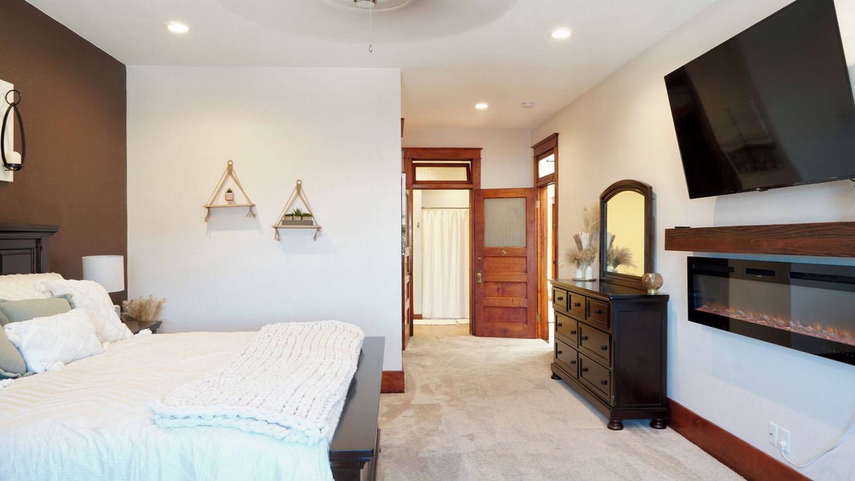Sidney Apartment | Sleeps 11+