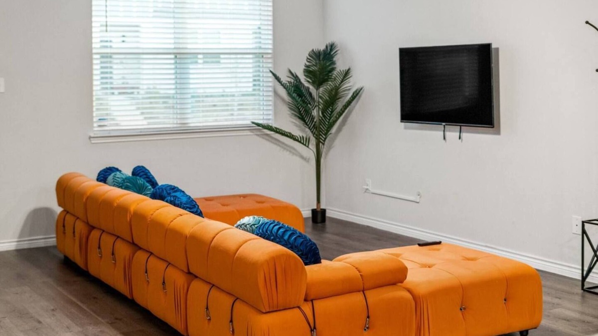Fort Worth House | Sleeps 12 |Private BRs, WiFi, Kitchen