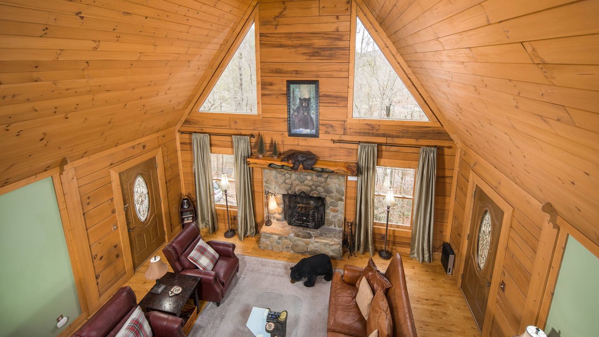 Boone Cabin | Sleeps 13, Hot Tub, Game Room,River Access, Close to Slopes, App State, Downtown