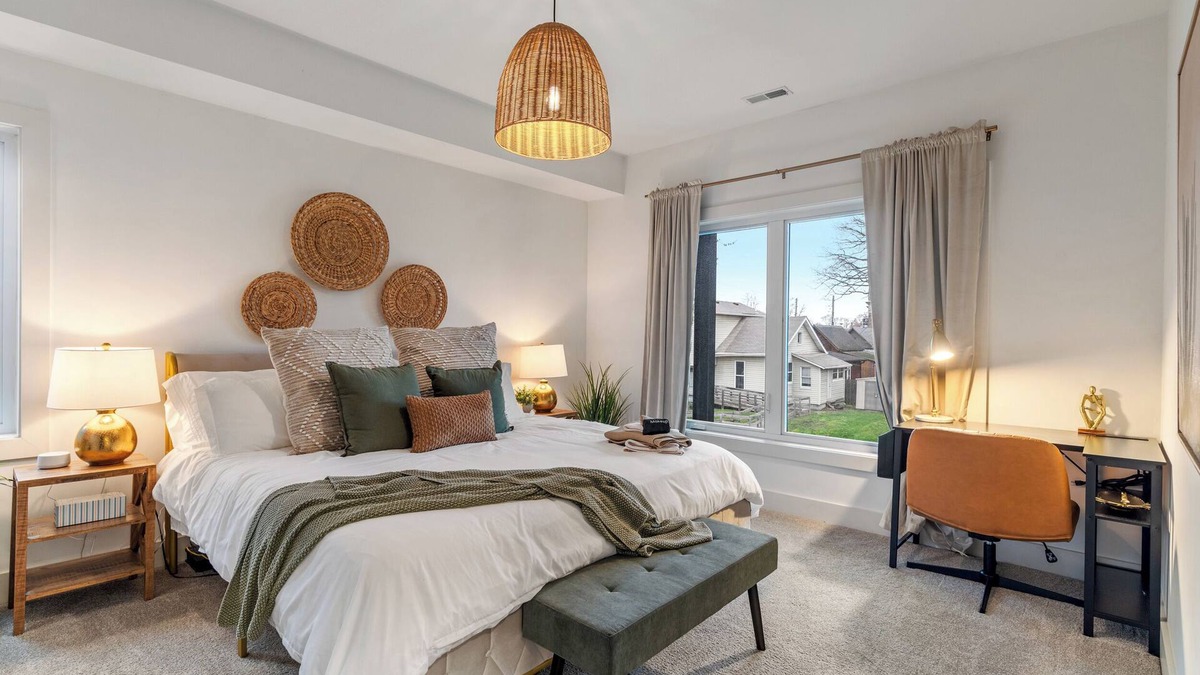 Fountain Square House | Sleeps 14 2x Master King Bedrooms Unique rooftop Mins to Conv Center