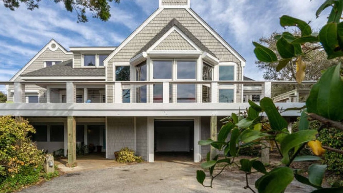 Bald Head Island House | Sleeps 14 in 5BR, Ocean Views, Steps to Beach, Pet Friendly, BHI and Shoals