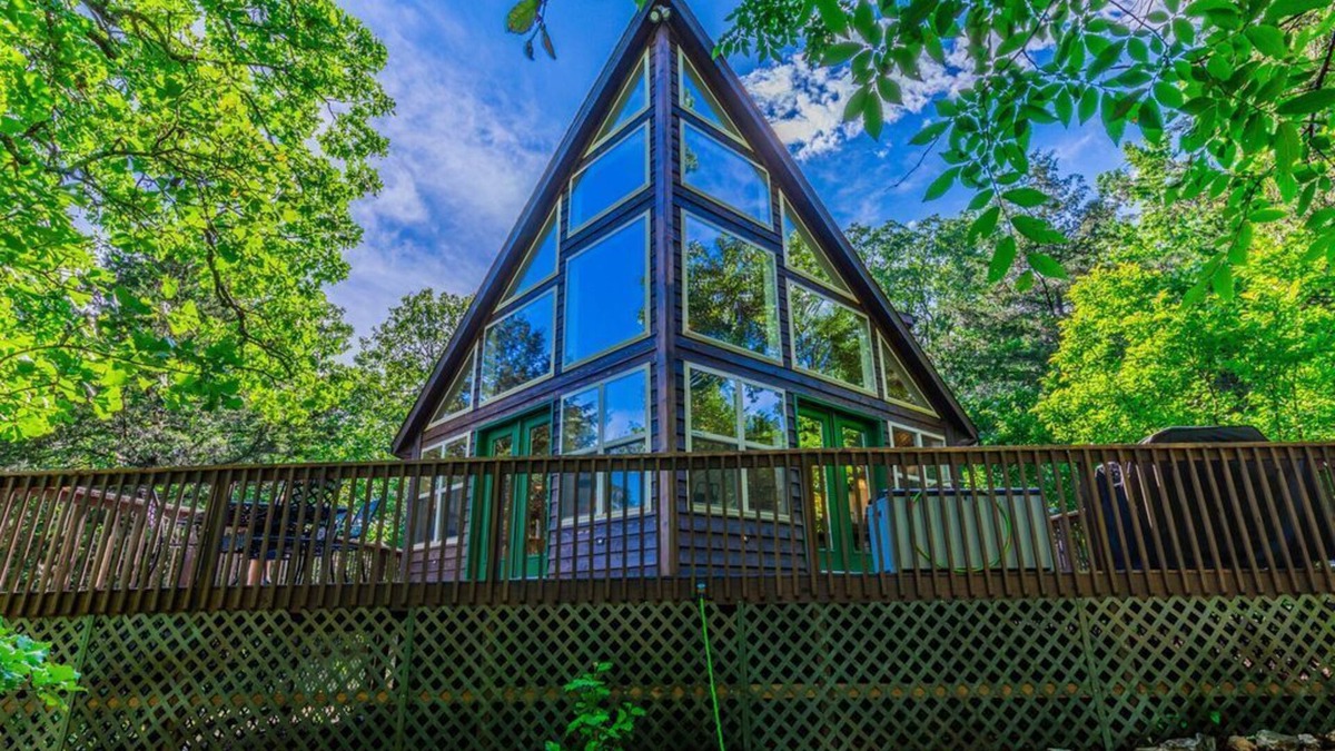 Cassville House | Sleeps 14-Marina, Pool, Roaring River & Table Rock