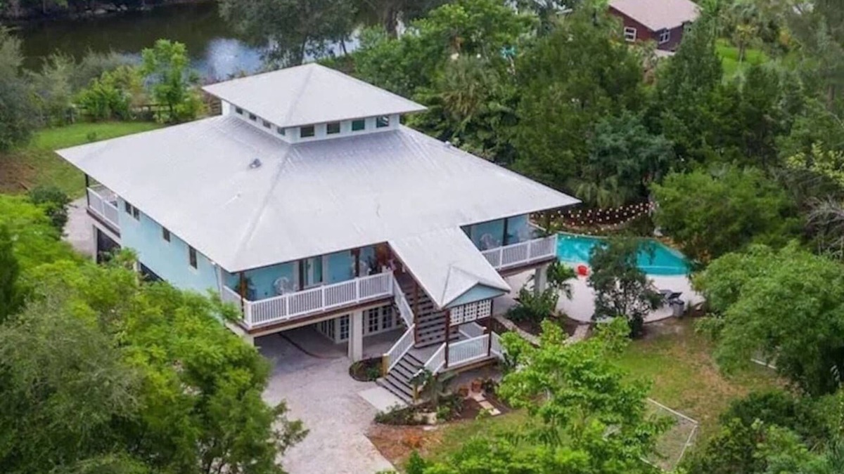 Greenacres House | Sleeps 15 - Hidden Bleu Tropical Mansion