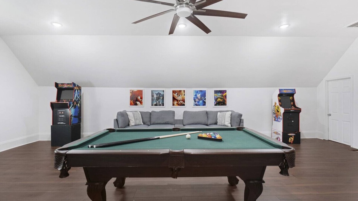 Montgomery Apartment | Sleeps 15 Movie Room Gameroom Free Parking