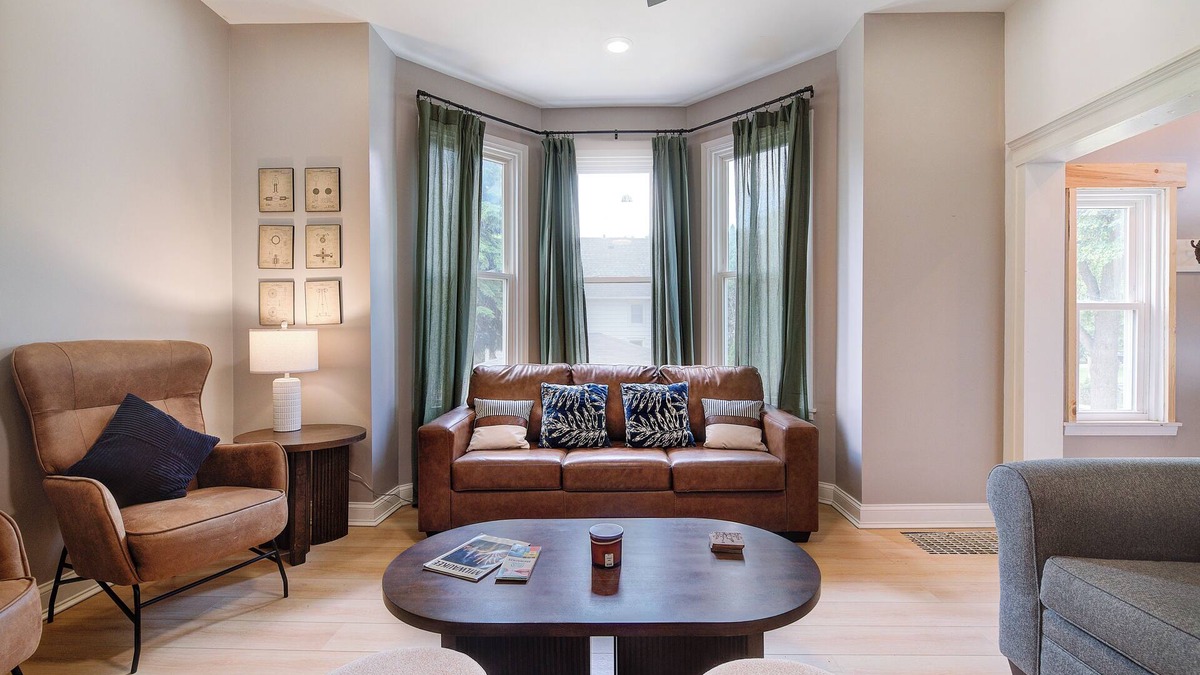 Brewers Hill House | Sleeps 16 4 bedroom 4 bath 1.5 mi to Fiserv Hot Tub Arcade Theater Chefs Kitchen