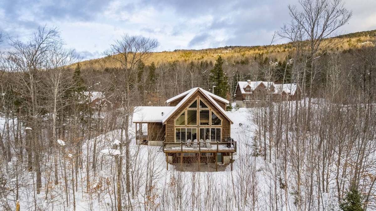 Sunday River Area Ski Chalet | Sleeps 16+ Hot Tub with Mountain View - 3Min to Sunday River Ski - Game Roomnn