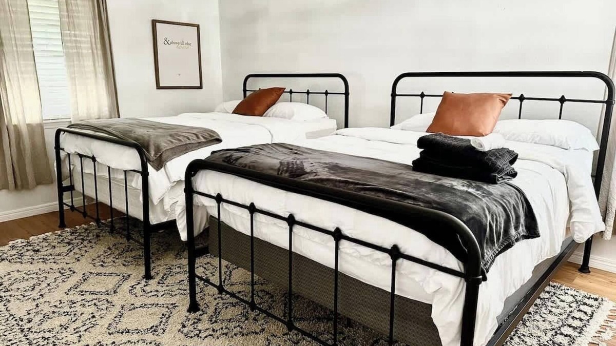 Amarillo House | Sleeps 20 | 6 BR | Duplex near PD Canyon Dinning