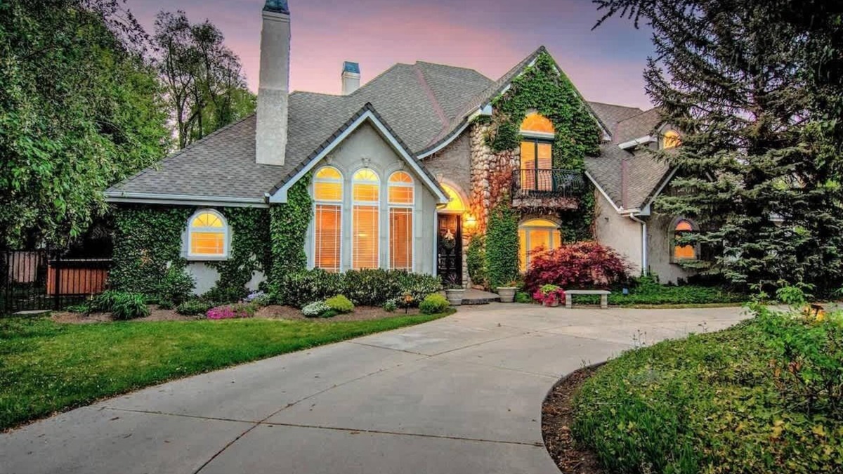 Holladay House | Sleeps 20 *Luxury Estate *A+Area *Hotub *Game Room