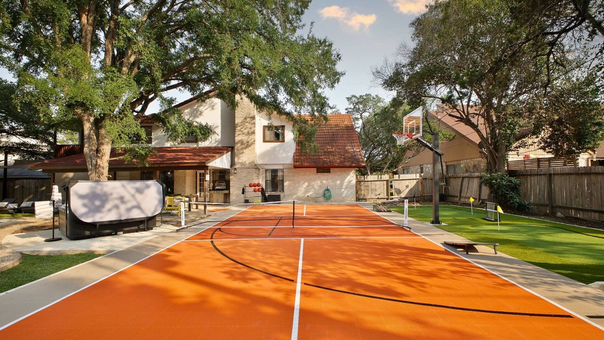North San Antonio - SAT House | Sleeps 20~Sport Court~Heated Pool~Hot Tub~Putt Putt~Games