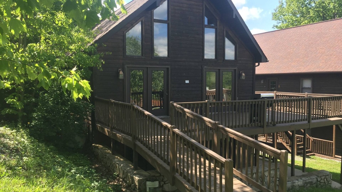 Summerlee House | Sleeps 22. Affordable Cabin 30+ minutes to New River Gorge Rafting & Climbing