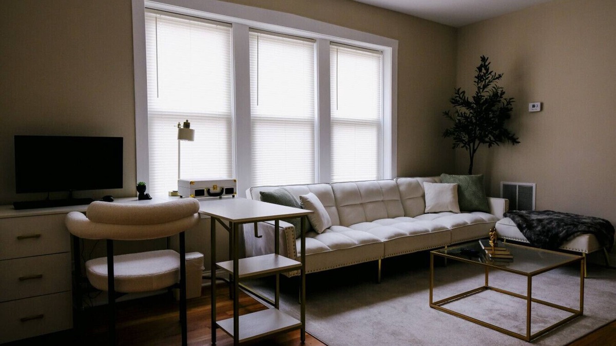 Irving Park East Apartment | Sleeps 22 Modern Multi-Unit Gym Workspaces