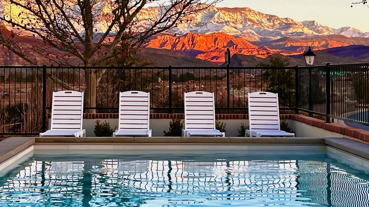 Hurricane House | Sleeps 22- Nov-March Pool Heated for Free If Stay 3 Nights or More.